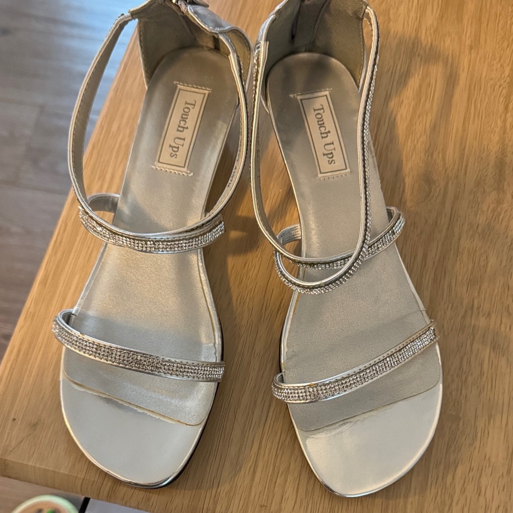 Touch Ups Women's Glittering Silver Sandals